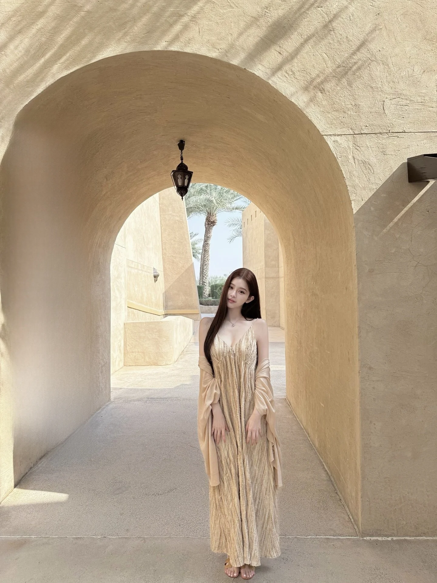 Винтажное платье свободного кроя с плиссированным цветочным принтом от Han Yujia Dubai, коллекция Private Closet для женщин, 5K
Винтажное платье свободного кроя с плиссированным цветочным принтом от Han Yujia Dubai, коллекция Private Closet для женщин, 5K