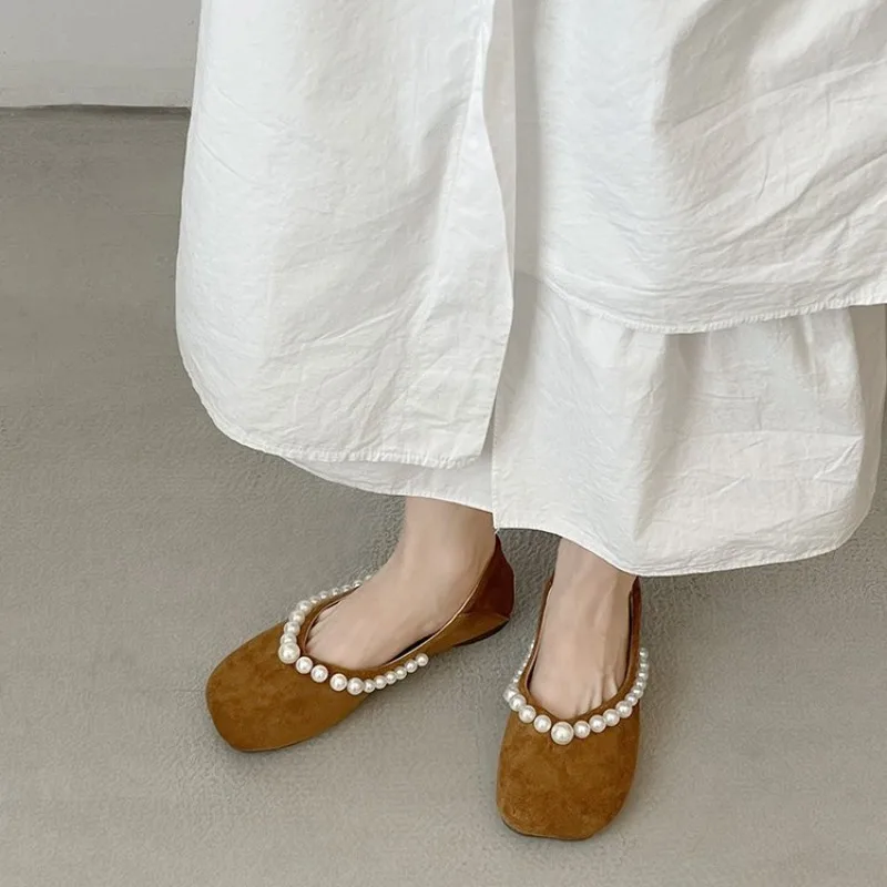 French Pearl Ballet Flats for Women 2026 Spring/Summer New Retro Flat Shoes, Elegant Shallow Mouth, Wear-Resistant
French Pearl Ballet Flats for Women 2026 Spring/Summer New Retro Flat Shoes, Elegant Shallow Mouth, Wear-Resistant