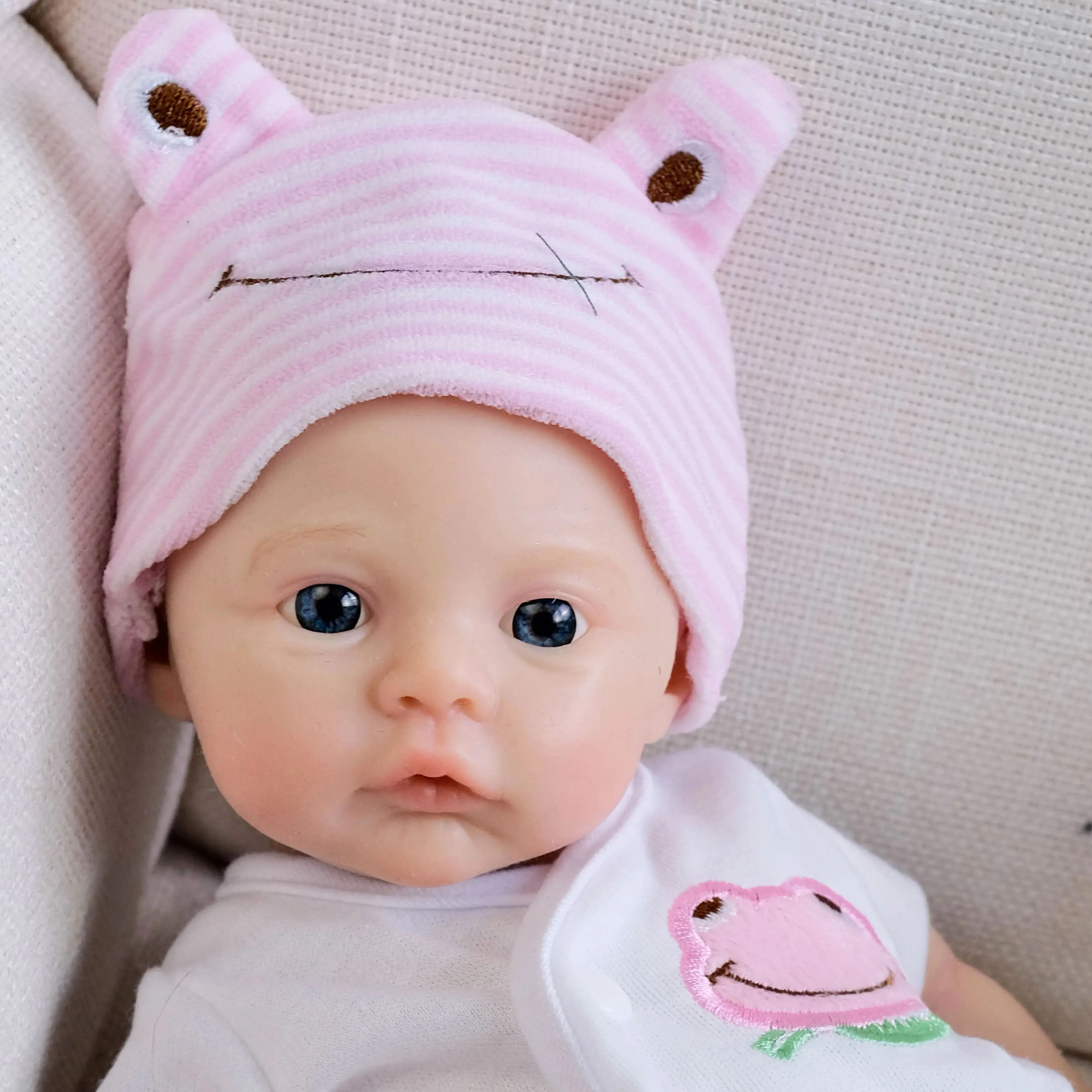Meadow Soft Full Solid Silicone 12inch Flexible Elastic Lifelike Super Soft Cute Small Size Silicone Reborn Doll for collectors
Meadow Soft Full Solid Silicone 12inch Flexible Elastic Lifelike Super Soft Cute Small Size Silicone Reborn Doll for collectors