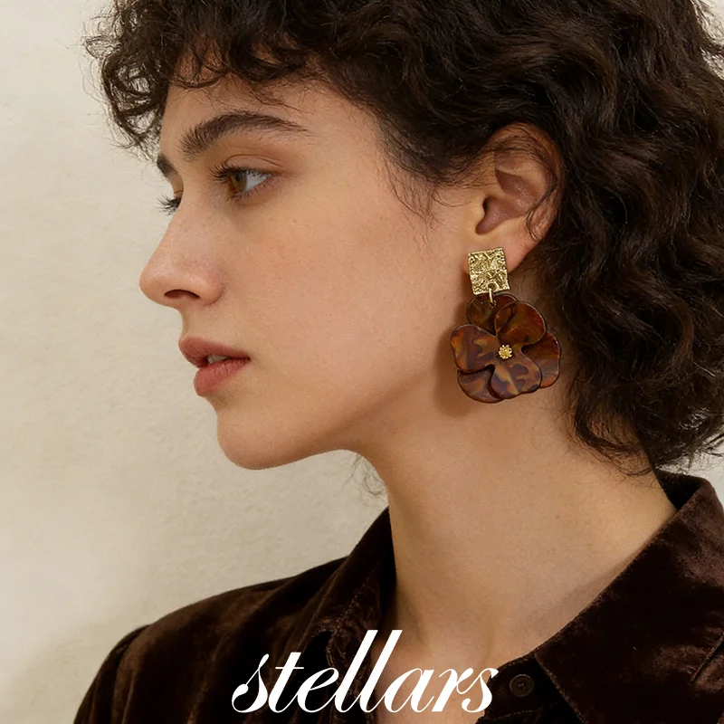 Vintage Acrylic Coffee-Colored Flower Stud Earrings for Women Elegant Luxury Stylish Jewelry Accessory
Vintage Acrylic Coffee-Colored Flower Stud Earrings for Women Elegant Luxury Stylish Jewelry Accessory