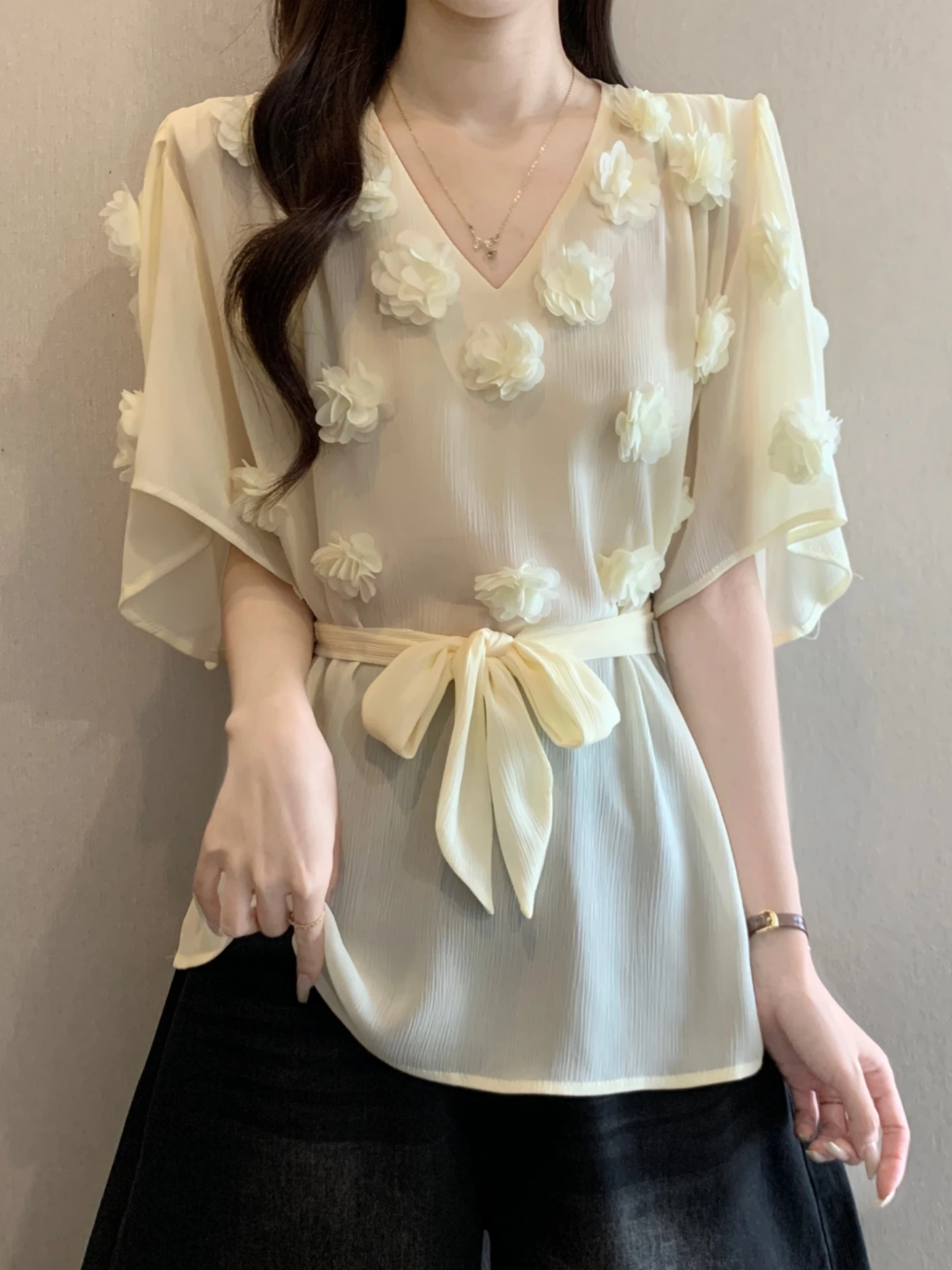 Slimming V-Neck Short Sleeve Chiffon Shirt Women's Summer plus Size Tie Waist Standalone Flower Design Korean Style Top
Slimming V-Neck Short Sleeve Chiffon Shirt Women's Summer plus Size Tie Waist Standalone Flower Design Korean Style Top