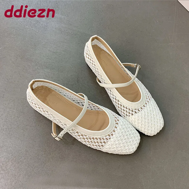 Модные женские туфли Мэри Джейн на плоской подошве с пряжкой и ремешком, увеличивающие рост, женская обувь на плоской подошве, новинка 2025 года 
Модные женские туфли Мэри Джейн на плоской подошве с пряжкой и ремешком, увеличивающие рост, женская обувь на плоской подошве, новинка 2025 года