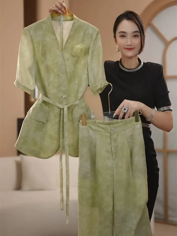 2025 Summer Internet Celebrity New Professional Suit Set for WomenLuxury Style Green Short SleeveCoat +Wide Leg Pants
2025 Summer Internet Celebrity New Professional Suit Set for WomenLuxury Style Green Short SleeveCoat +Wide Leg Pants