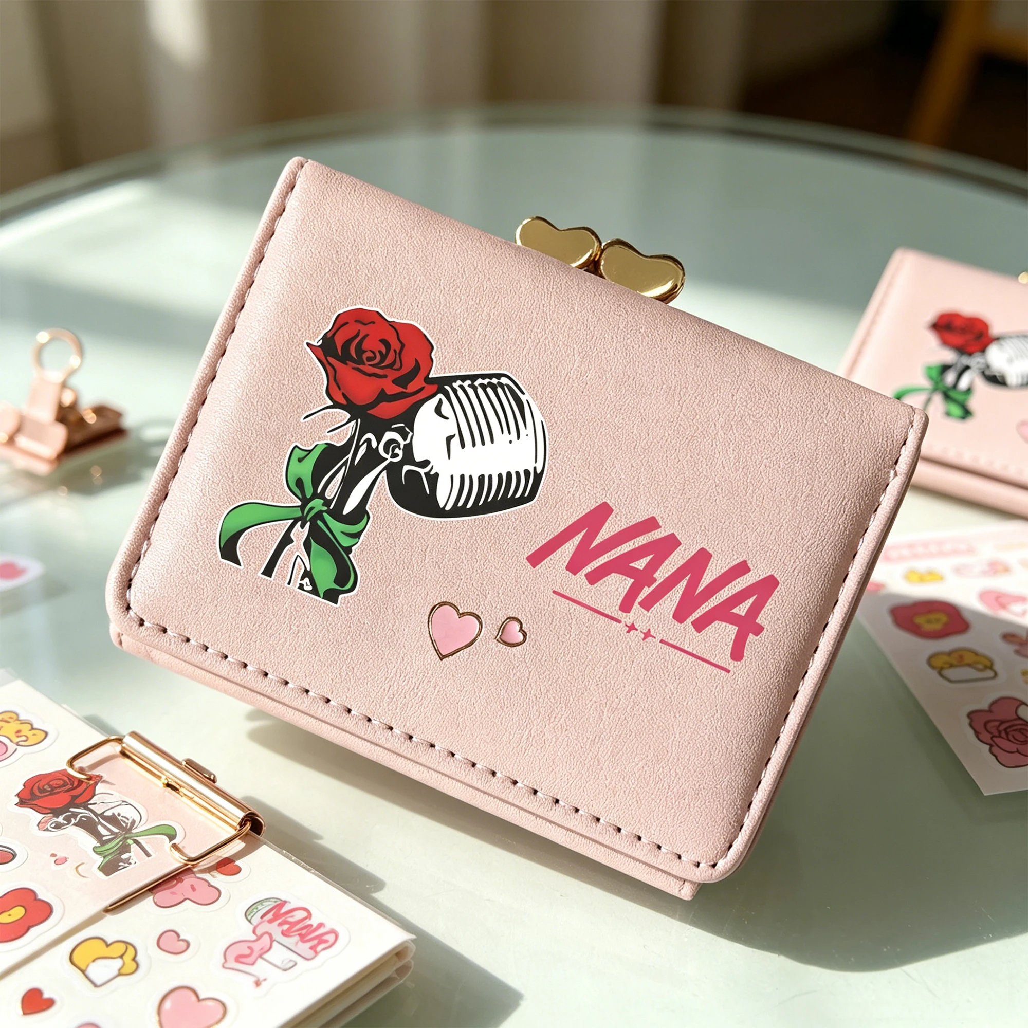 Anime NANA Girls Coin Purses Pink ID Card Holder Cute Short Wallets Women Money Bags Cartoon Rose Printing Small Cash Clutch Bag
Anime NANA Girls Coin Purses Pink ID Card Holder Cute Short Wallets Women Money Bags Cartoon Rose Printing Small Cash Clutch Bag