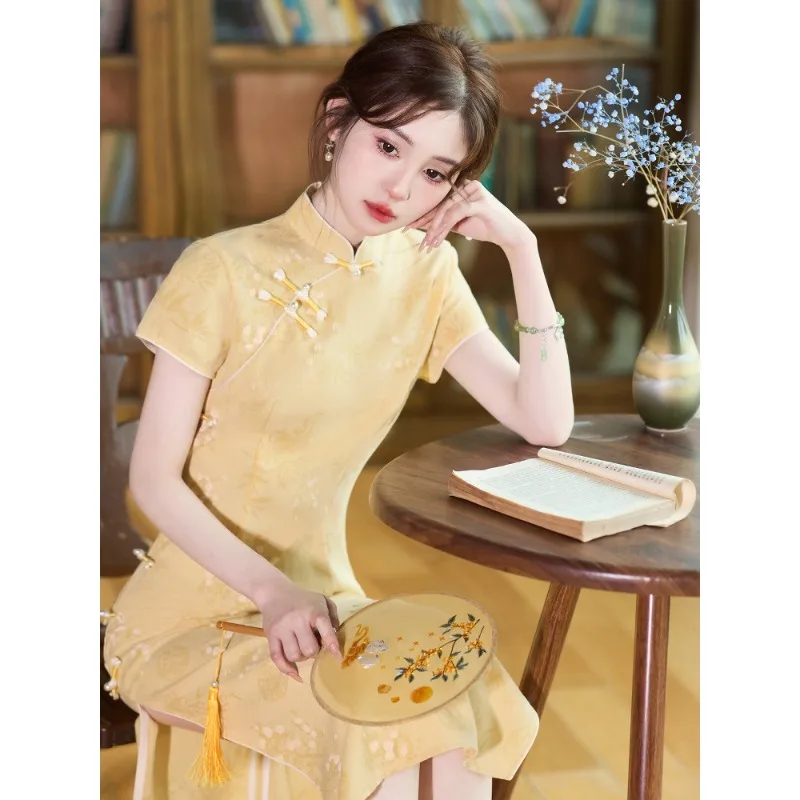 New Chinese national style yellow cheongsam female small 2026 new improved young girl high sense test
New Chinese national style yellow cheongsam female small 2026 new improved young girl high sense test
