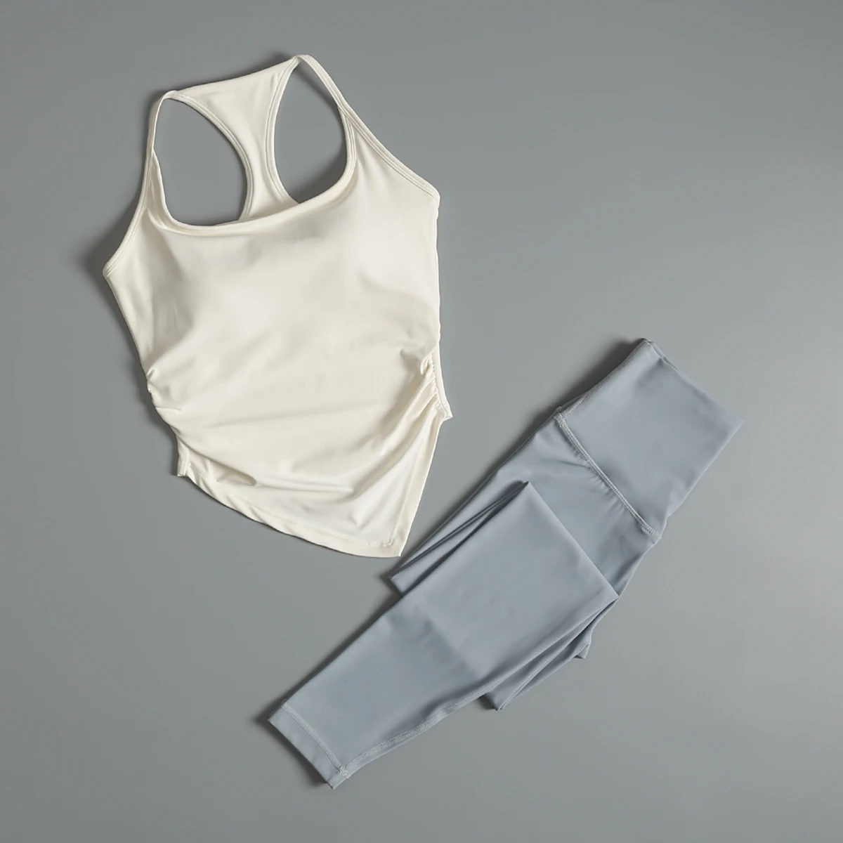 Running suit for women in autumn with chest pad yoga shockproof bra beauty vest professional gym training sportswear
Running suit for women in autumn with chest pad yoga shockproof bra beauty vest professional gym training sportswear