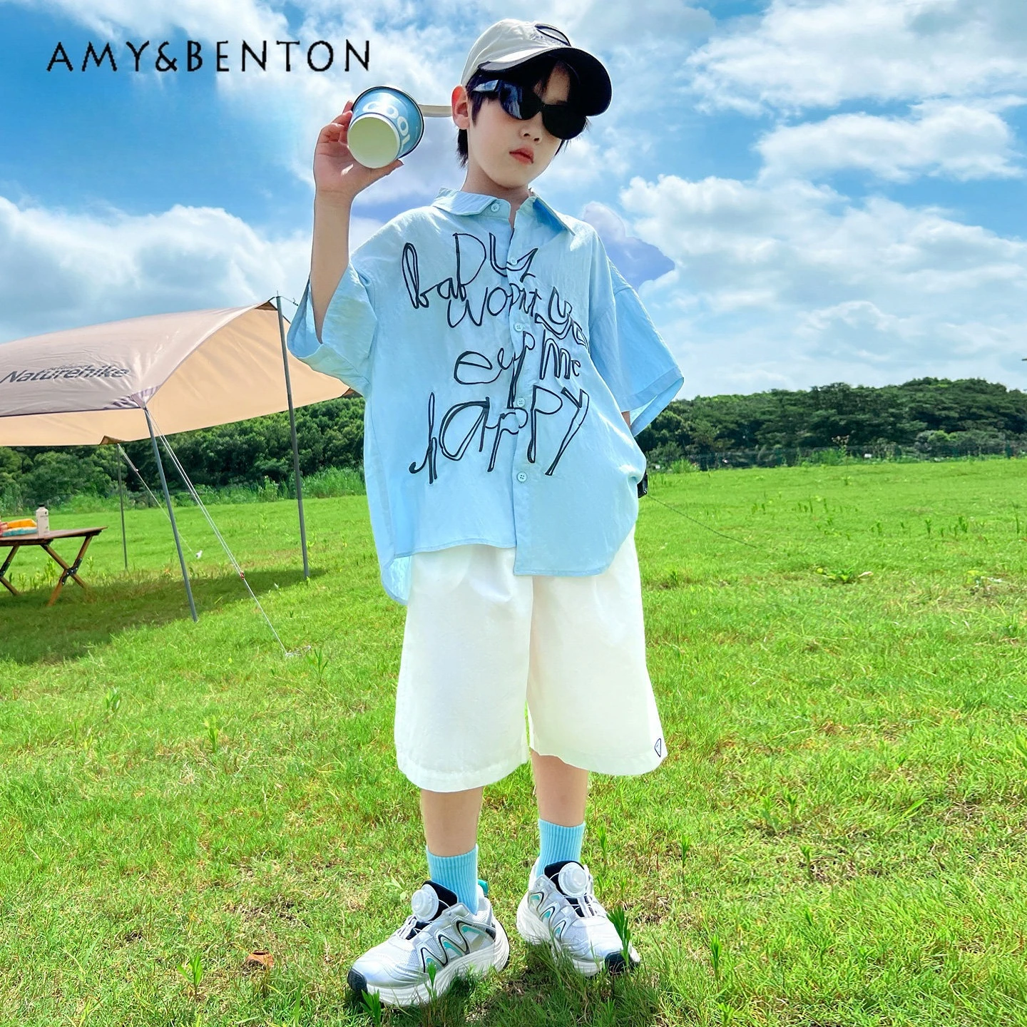 Boys 2026 summer new fashion 2pcs casual outfit kids asymmetrical hem letter print short sleeve shirt and Wide Leg shorts set
Boys 2026 summer new fashion 2pcs casual outfit kids asymmetrical hem letter print short sleeve shirt and Wide Leg shorts set