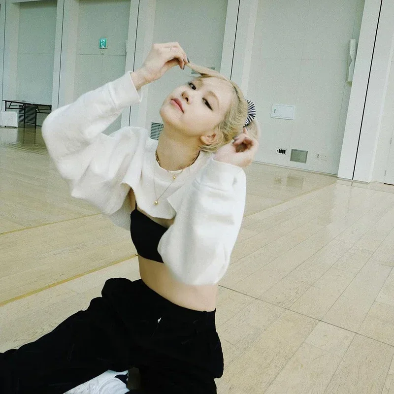 Одежда K-pop, женская одежда для уличного танца в стиле хип-хоп, женская одежда, сценический костюм, униформа для чарлидинга в Корейском стиле, Короткие топы JL3652
Одежда K-pop, женская одежда для уличного танца в стиле хип-хоп, женская одежда, сценический костюм, униформа для чарлидинга в Корейском стиле, Короткие топы JL3652