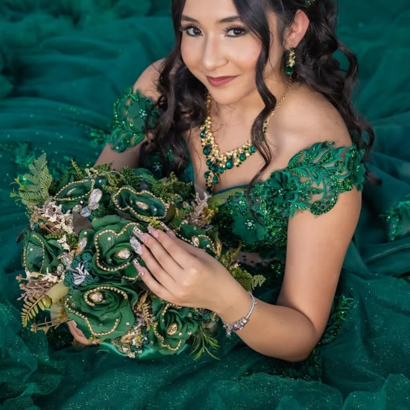 Shiny dark green Quinceanera Dress glitter crystal Decal Long tail Lace ruffles Bow Vestidos De 15 Quinceanera Customize
Shiny dark green Quinceanera Dress glitter crystal Decal Long tail Lace ruffles Bow Vestidos De 15 Quinceanera Customize