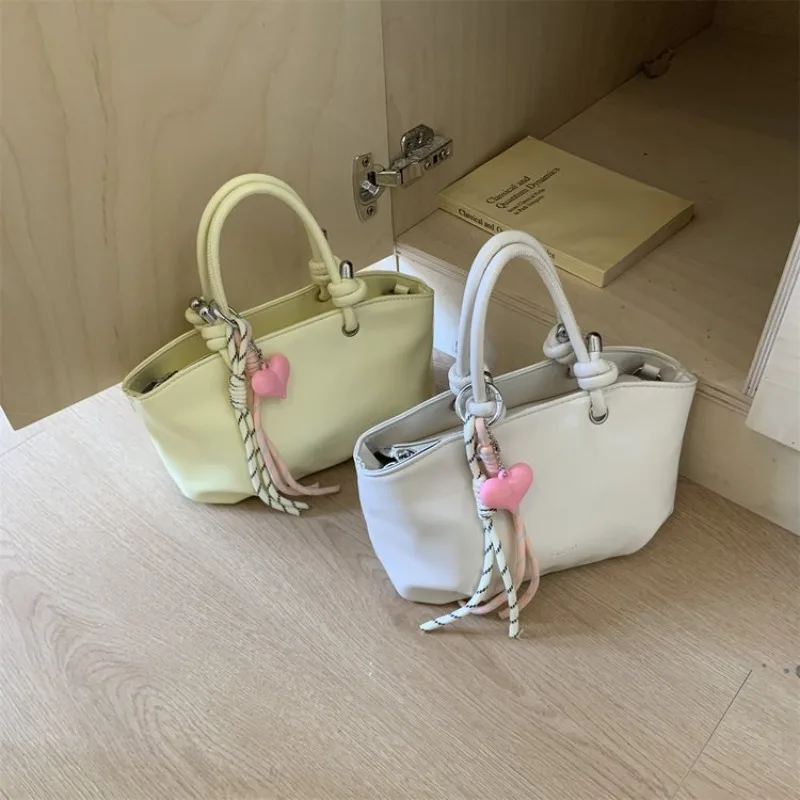 Luxury Brand Famous Designer Elegant Leather Women's Crossbody Bag High-End Minimalist Large Capacity Diaper Bag Vintage
Luxury Brand Famous Designer Elegant Leather Women's Crossbody Bag High-End Minimalist Large Capacity Diaper Bag Vintage