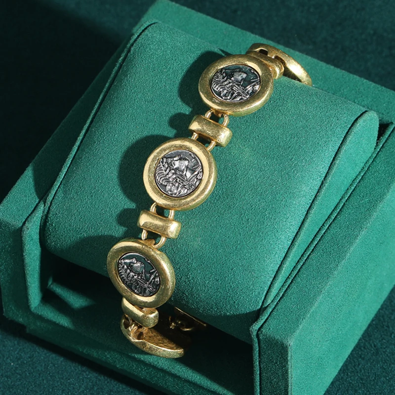 Vintage Portrait Ancient Coins Bracelets For Women Round Gold Color Luxury Dubai Jewelry Girlfriend Gift Bridesmaid Accessories
Vintage Portrait Ancient Coins Bracelets For Women Round Gold Color Luxury Dubai Jewelry Girlfriend Gift Bridesmaid Accessories