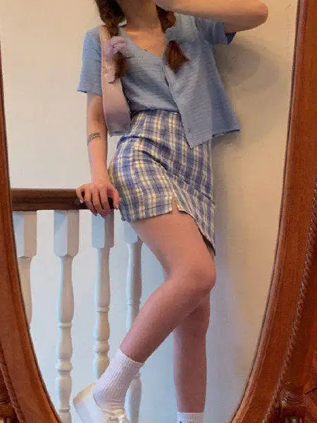 Юбка с высокой талией в клетку для женщин, весна-лето, новая модель, с вышивкой, из ПВХ-ткани, полиэстеровое волокно H pe Ciwalk
Юбка с высокой талией в клетку для женщин, весна-лето, новая модель, с вышивкой, из ПВХ-ткани, полиэстеровое волокно H pe Ciwalk