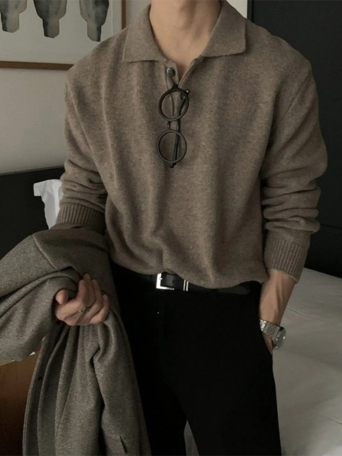 Модный новый мужской вязаный свитер свободного кроя в винтажном стиле с отложным воротником, осенне-зимний, в корейском уличном стиле
Модный новый мужской вязаный свитер свободного кроя в винтажном стиле с отложным воротником, осенне-зимний, в корейском уличном стиле