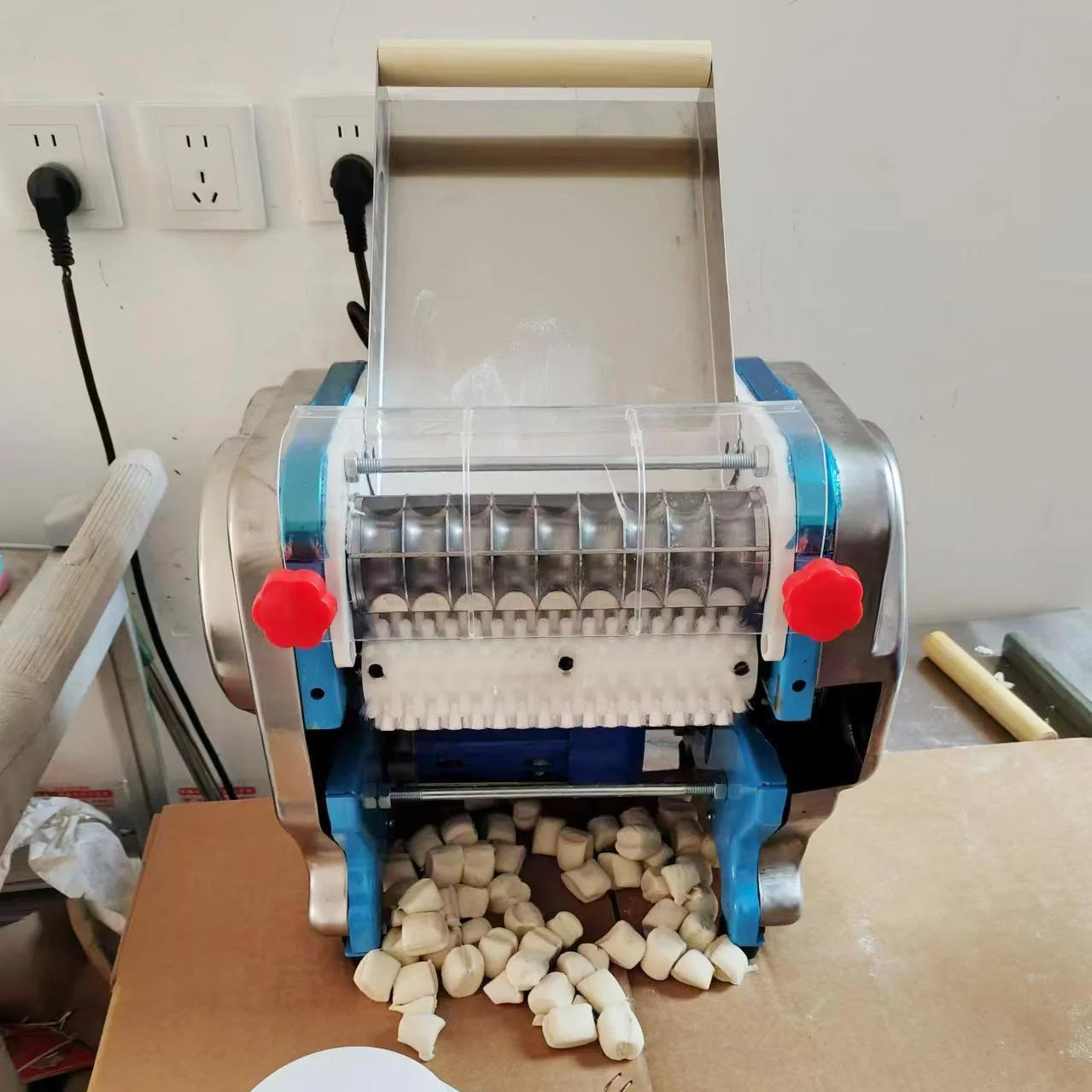 Commercial 110V 220V Tabletop Chin Chin Dough Stripe Rolling Making Machine Snack Chinchin Cutter Cutting Machine
Commercial 110V 220V Tabletop Chin Chin Dough Stripe Rolling Making Machine Snack Chinchin Cutter Cutting Machine