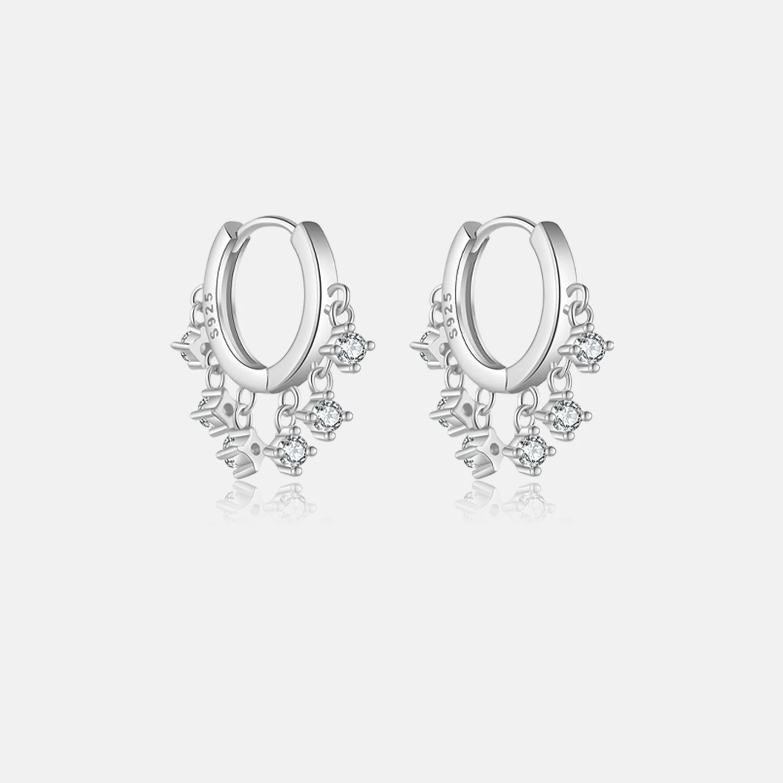 VEWANT Женские серьги-кольца из стерлингового серебра 925 пробы с миниатюрными цирконами CZ, роскошные модные ювелирные украшения для свадьбы и повседневной носки
VEWANT Женские серьги-кольца из стерлингового серебра 925 пробы с миниатюрными цирконами CZ, роскошные модные ювелирные украшения для свадьбы и повседневной носки