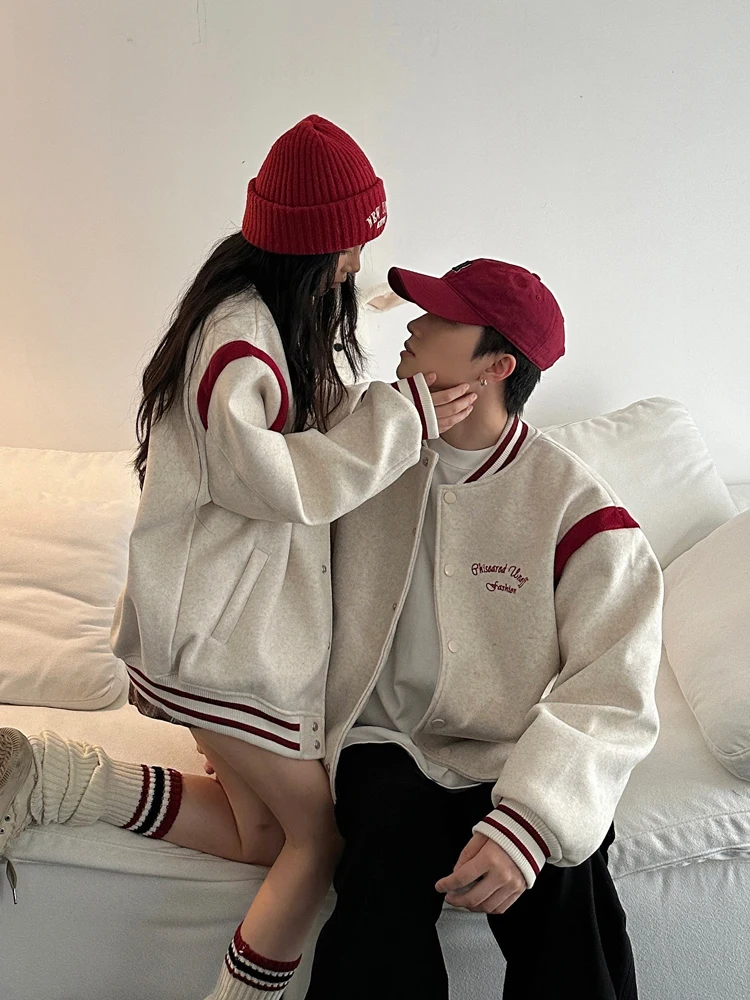 Casual American Style Baseball Jacket for Couples Autumn Winter Loose Wool Embroidered Versatile Outerwear for Men And Women
Casual American Style Baseball Jacket for Couples Autumn Winter Loose Wool Embroidered Versatile Outerwear for Men And Women
