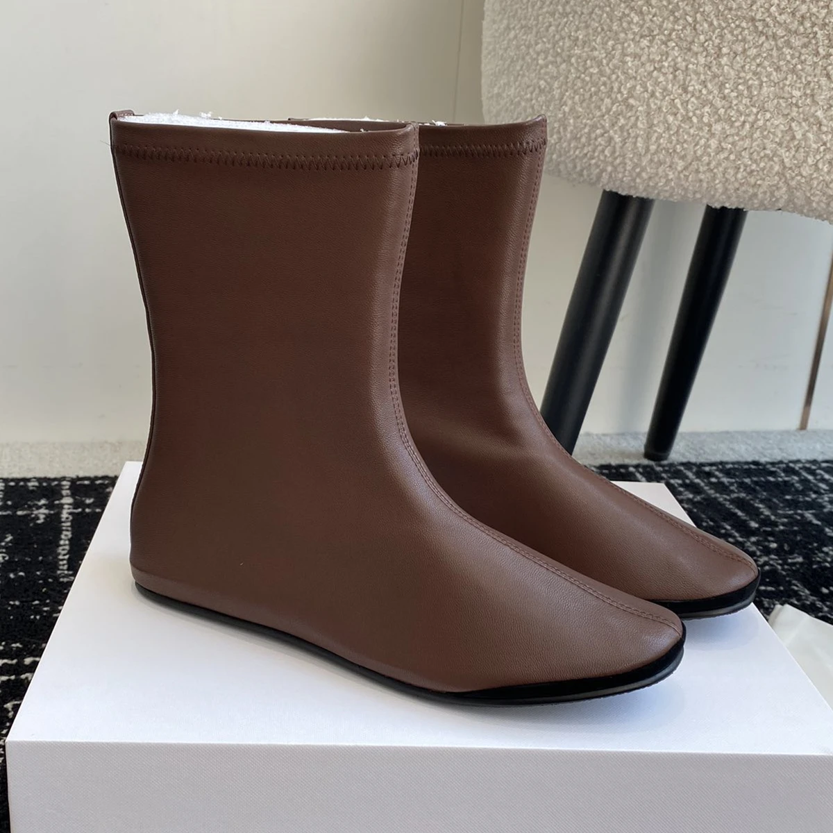 2024 New Four season styles Women's short boots Casual Shoes leather material Solid color Elastic boots Comfortable Soft
2024 New Four season styles Women's short boots Casual Shoes leather material Solid color Elastic boots Comfortable Soft