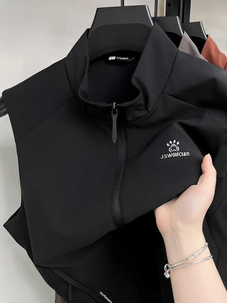 Rn Men's Faionable Casual Svel Vest High Quali Spring New Sle Versatile Simple Luxury Outerwear Jaet for Men
Rn Men's Faionable Casual Svel Vest High Quali Spring New Sle Versatile Simple Luxury Outerwear Jaet for Men