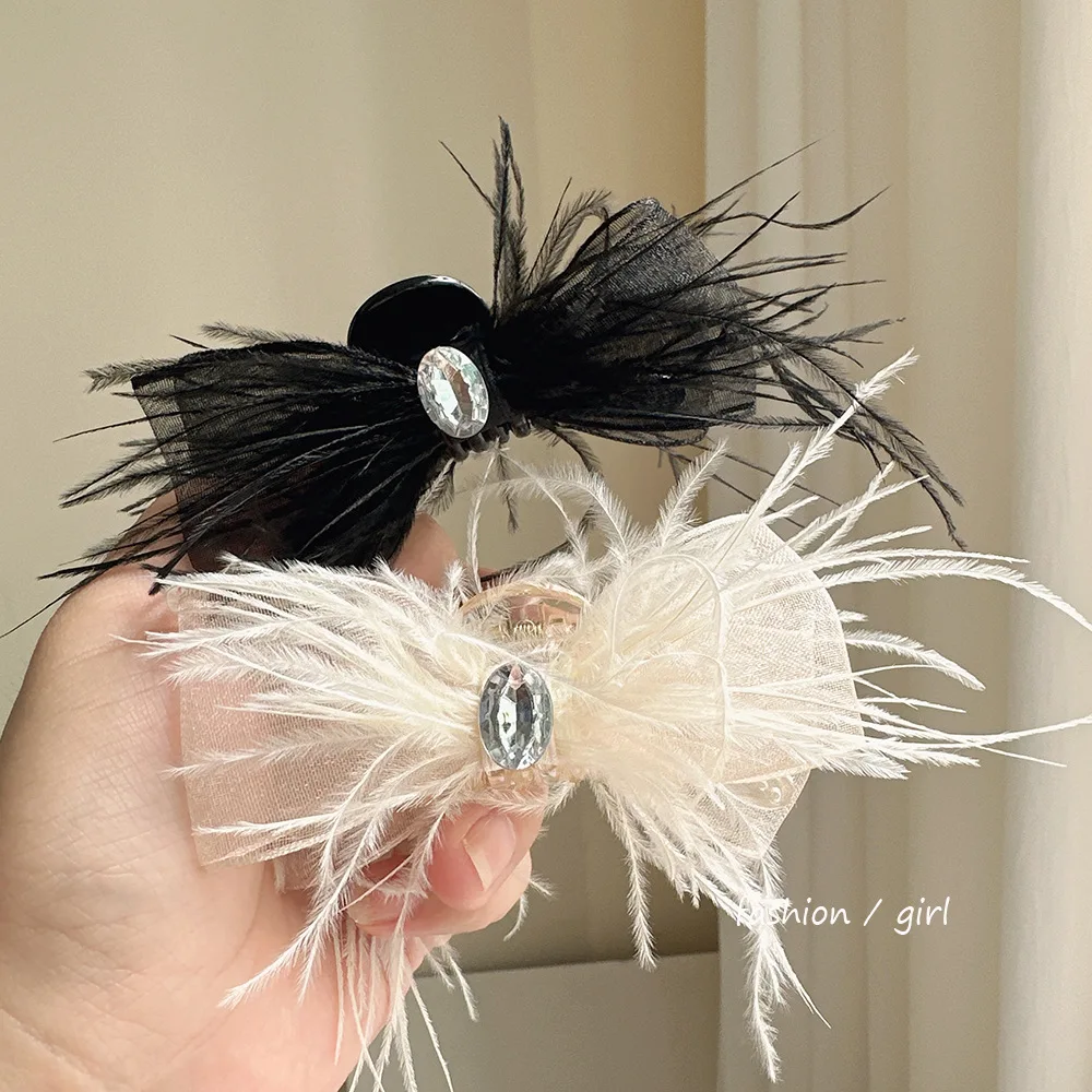 Feather Decoration Hair Clip for Girls, Sweet Tempered Hairpin with Unique Design
Feather Decoration Hair Clip for Girls, Sweet Tempered Hairpin with Unique Design