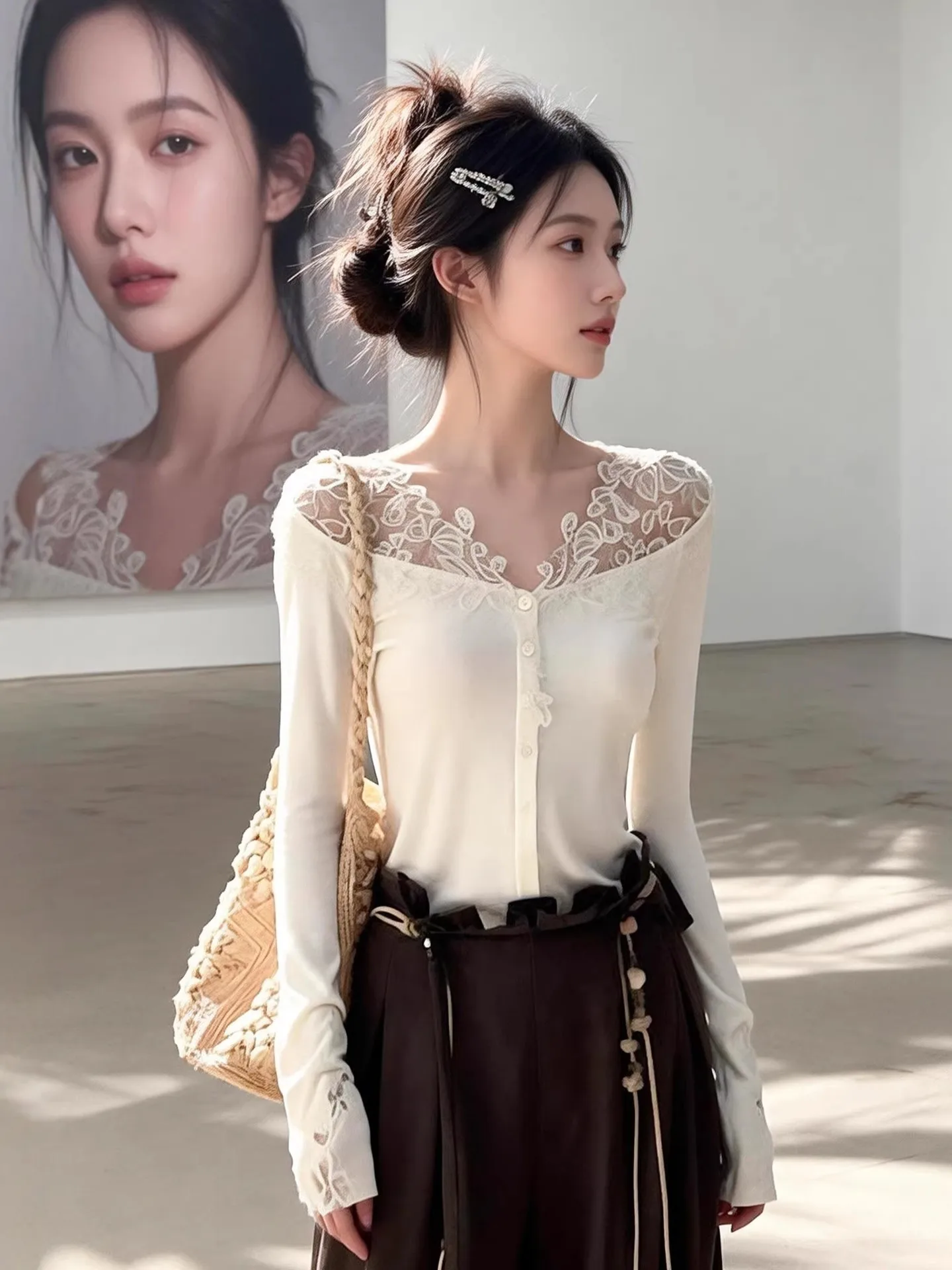 Женский вязаный топ с кружевными вставками и длинными рукавами, облегающий, дышащий, весенний, базовый, во французском стиле, с креативным узором
Женский вязаный топ с кружевными вставками и длинными рукавами, облегающий, дышащий, весенний, базовый, во французском стиле, с креативным узором