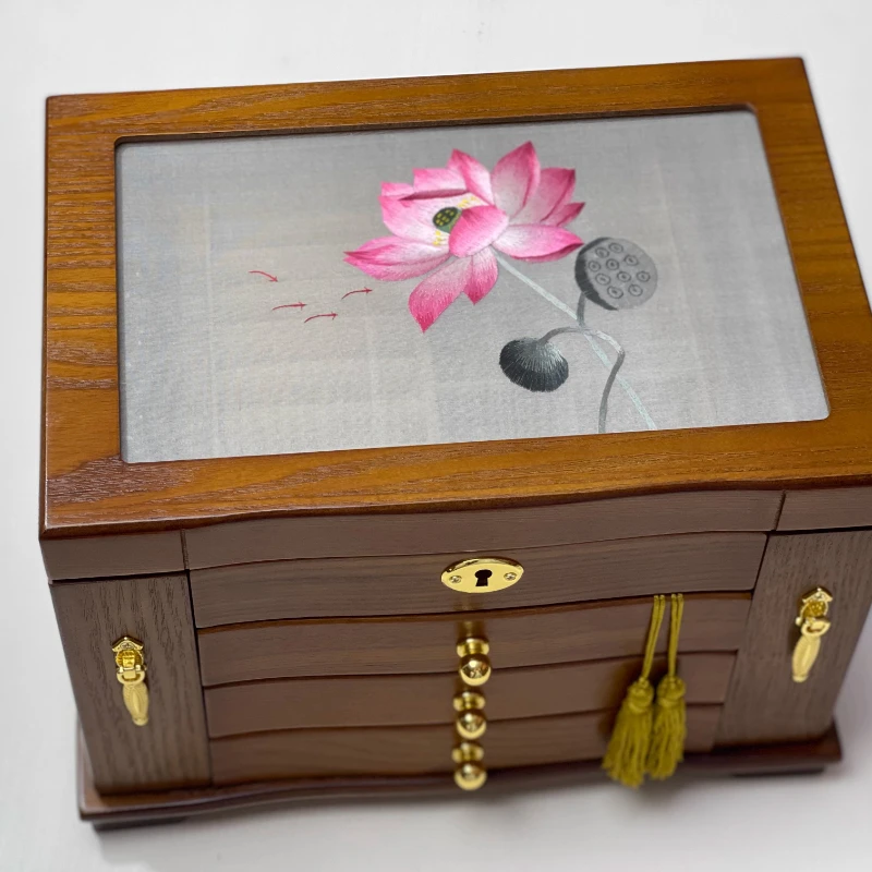 Jewelry box Suzhou embroidery handmade embroidery double-sided embrden jewelry box with lock wedding gift
Jewelry box Suzhou embroidery handmade embroidery double-sided embrden jewelry box with lock wedding gift