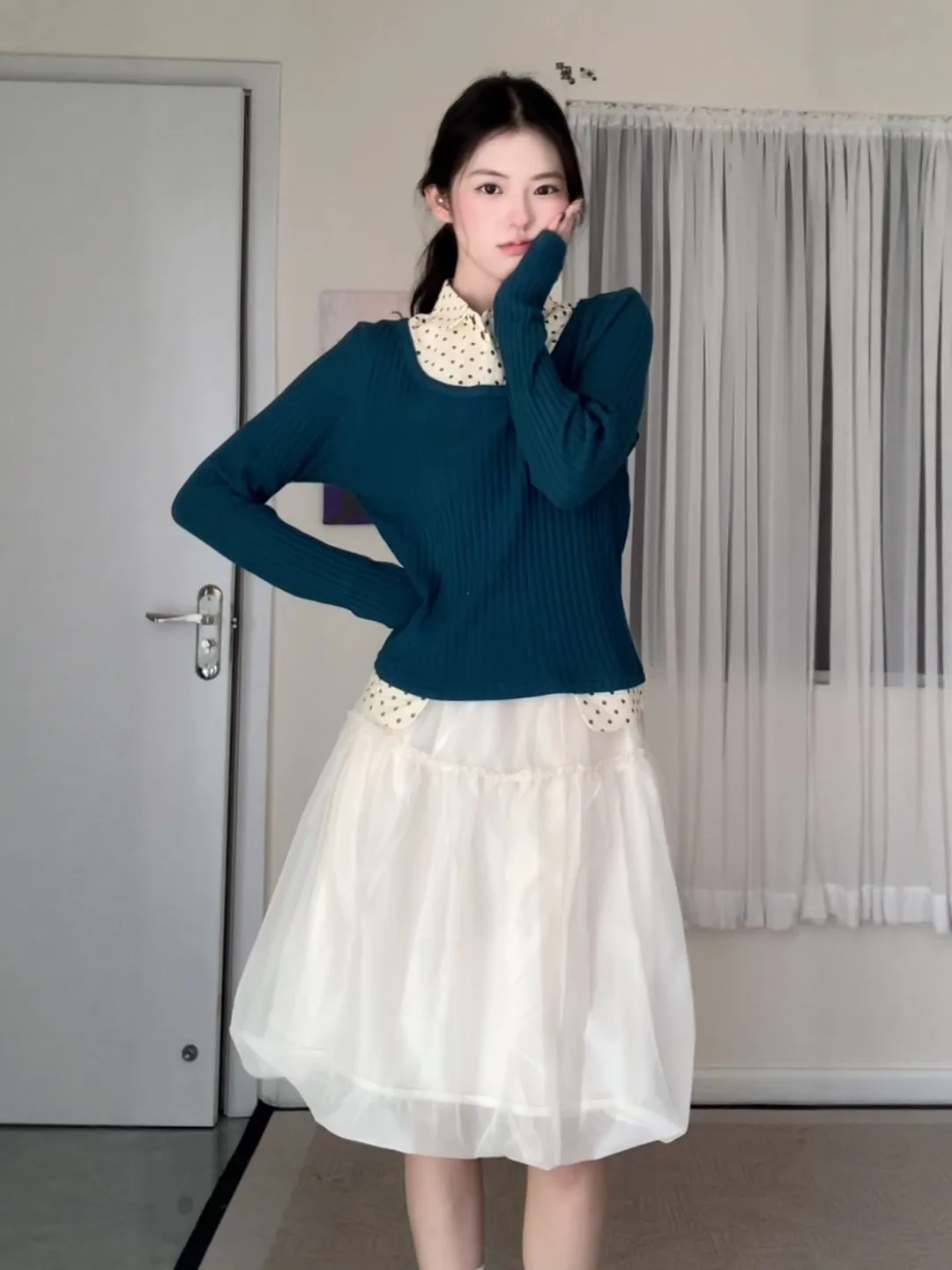 Весна 2026: Новая женская футболка с длинным рукавом и воротником, в горошек, с цветными блоками, в корейском стиле, дышащая и комфортная
Весна 2026: Новая женская футболка с длинным рукавом и воротником, в горошек, с цветными блоками, в корейском стиле, дышащая и комфортная