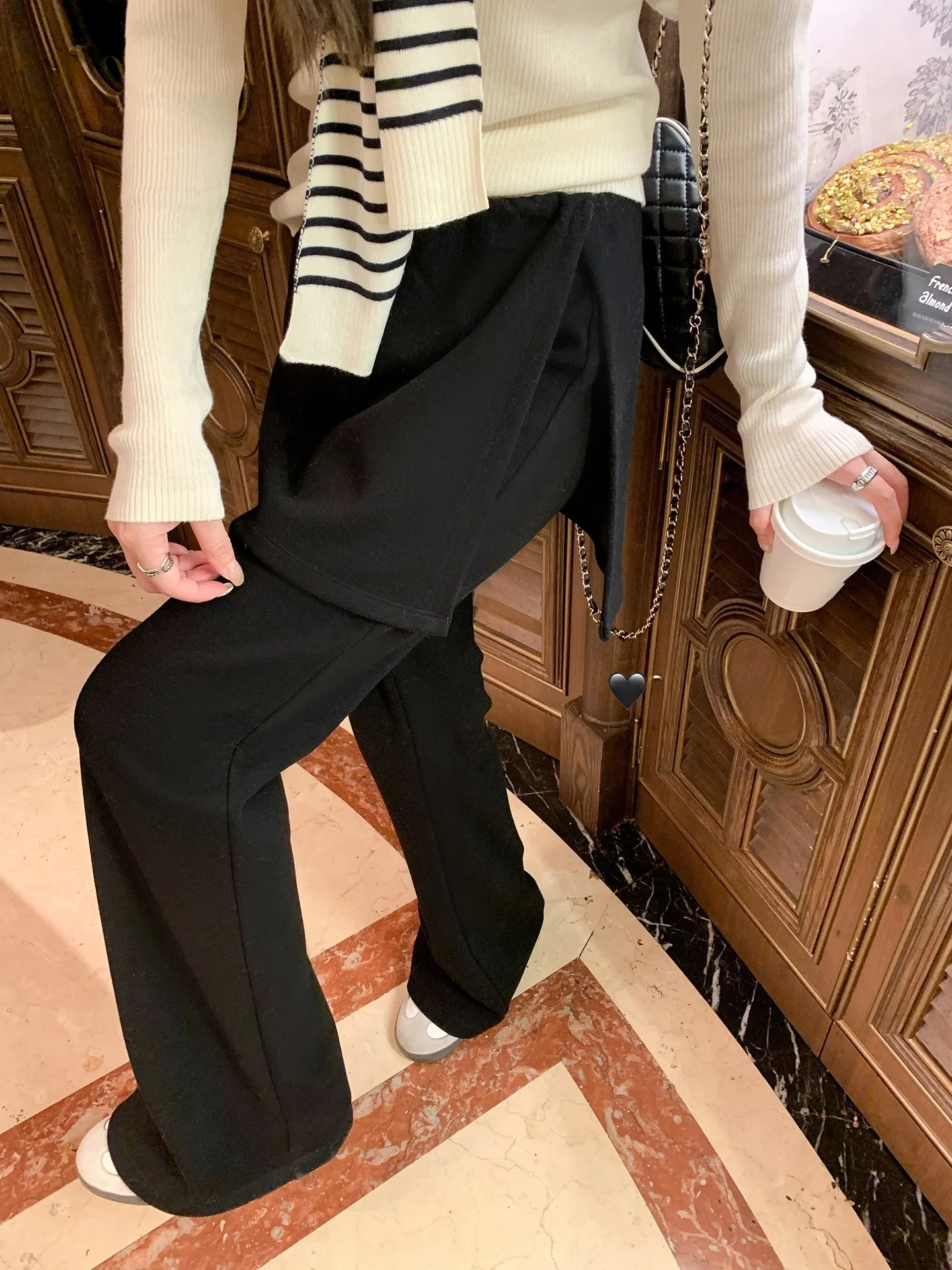 Женские повседневные брюки Bla свободного кроя с микро-клешем, осенне-зимняя новинка в корейском стиле, с высокой талией, на резинке, из смесового полиэстера
Женские повседневные брюки Bla свободного кроя с микро-клешем, осенне-зимняя новинка в корейском стиле, с высокой талией, на резинке, из смесового полиэстера