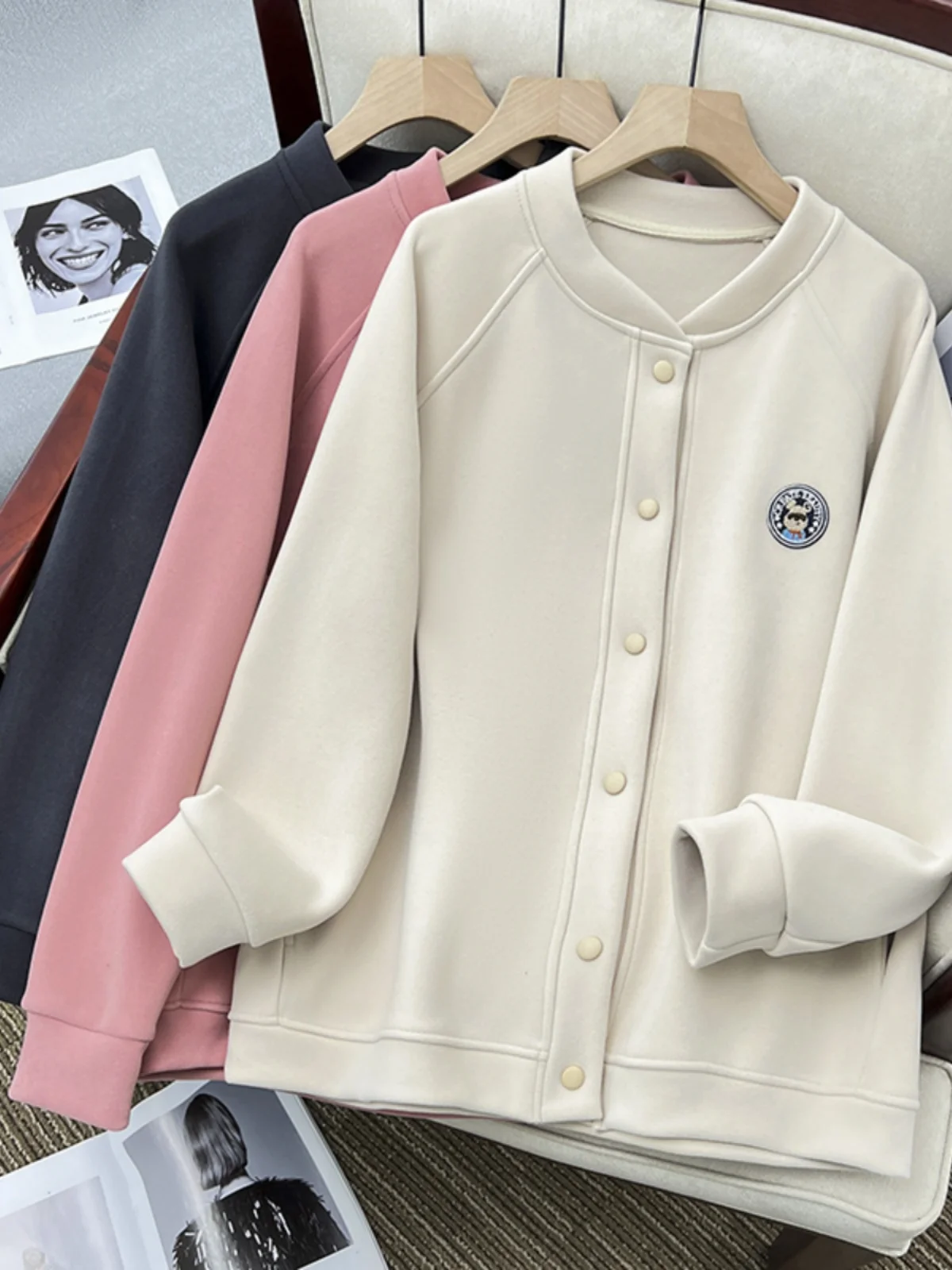 Thickened Casual Sweatshirt Sporty Women's Outerwear Double Layer Windproof Bear Label Autumn Winter New Style Streetwear
Thickened Casual Sweatshirt Sporty Women's Outerwear Double Layer Windproof Bear Label Autumn Winter New Style Streetwear