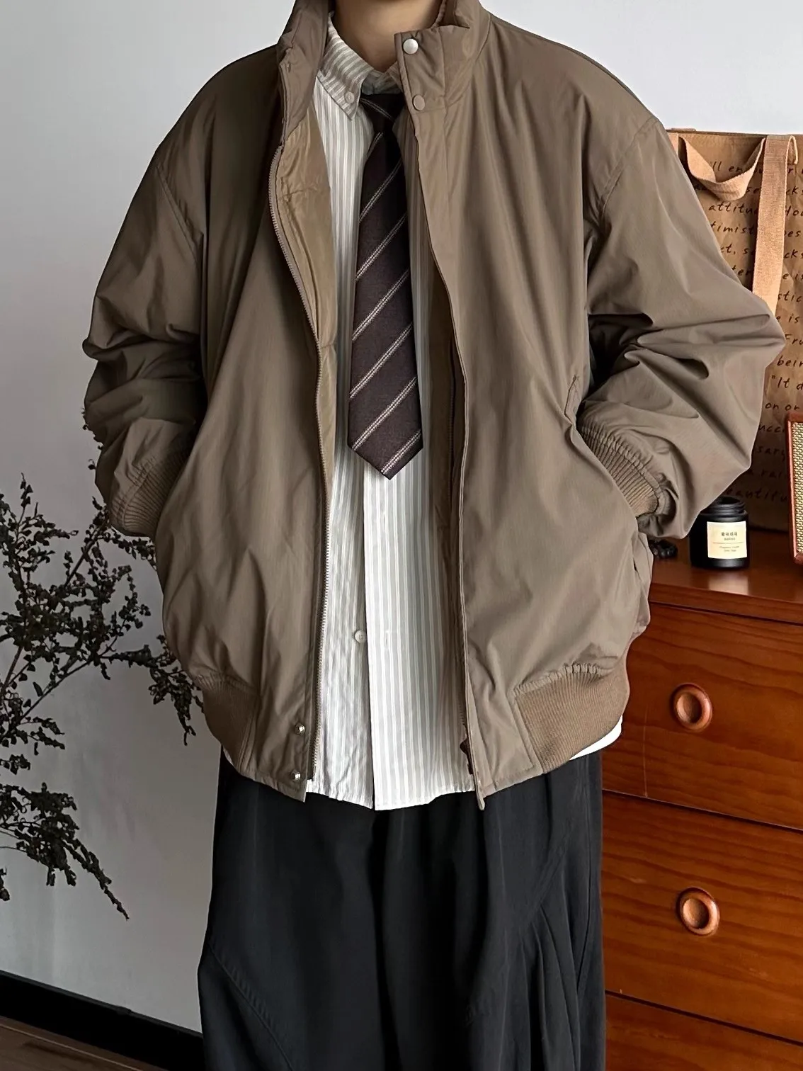 Утепленная хлопковая куртка с воротником-стойкой, повседневная, свободного кроя, теплая, модная, унисекс, верхняя одежда, зимняя, китайский бренд
Утепленная хлопковая куртка с воротником-стойкой, повседневная, свободного кроя, теплая, модная, унисекс, верхняя одежда, зимняя, китайский бренд