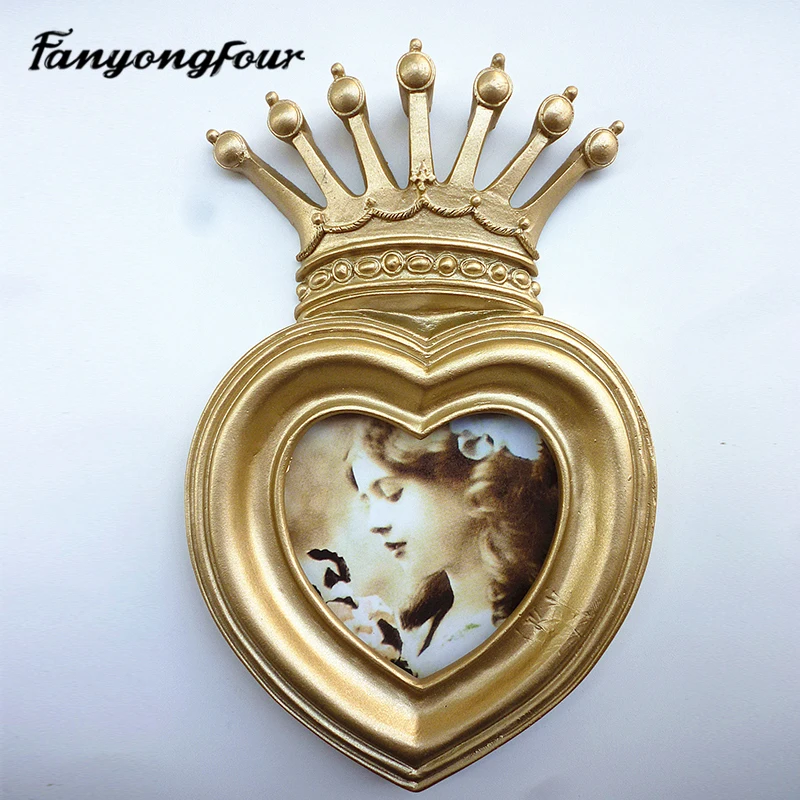 Golden crown frame silicone mold DIY production of plaster resin concrete crafts for decorative home furnishings
Golden crown frame silicone mold DIY production of plaster resin concrete crafts for decorative home furnishings