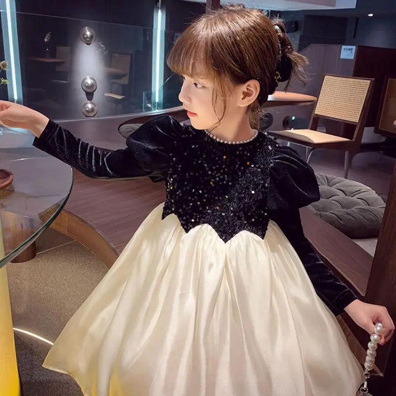 Girls' Fleece-Lined Thickened Hepburn Style Velvet Sequin Formal Dress
Girls' Fleece-Lined Thickened Hepburn Style Velvet Sequin Formal Dress