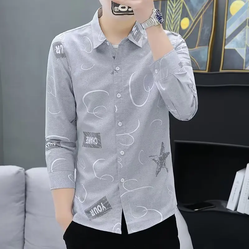 Модная длинная повседневная футболка для молодых мужчин, приталенная, в корейском стиле, с принтом, универсальная, для весны, осени и зимы.
Модная длинная повседневная футболка для молодых мужчин, приталенная, в корейском стиле, с принтом, универсальная, для весны, осени и зимы.