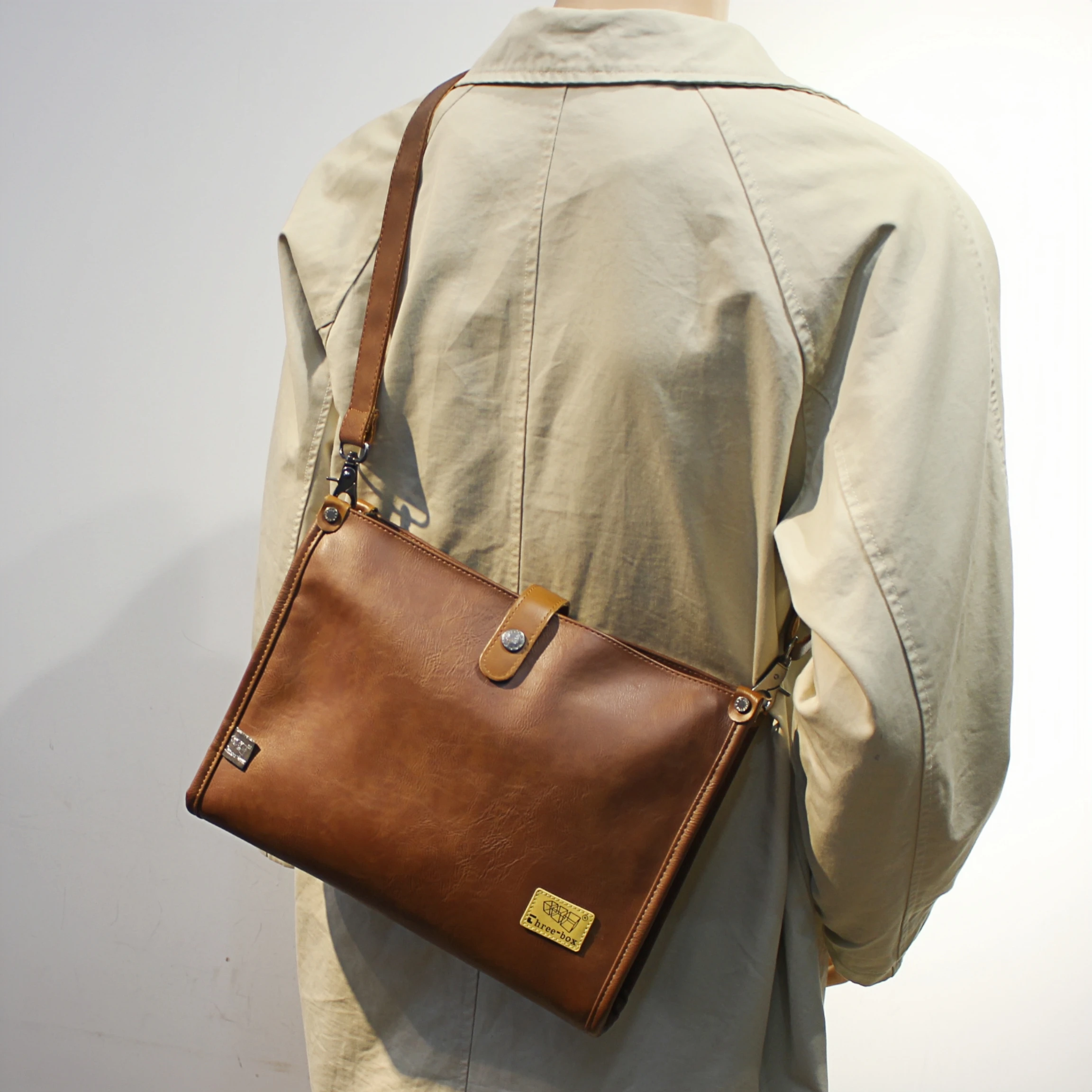 ThreeBox Unisex Casual Commuter Bag Vintage Business Crossbody Bag A4 Document Bag Horizontal Square iPad Bag Soft PU Leather
ThreeBox Unisex Casual Commuter Bag Vintage Business Crossbody Bag A4 Document Bag Horizontal Square iPad Bag Soft PU Leather
