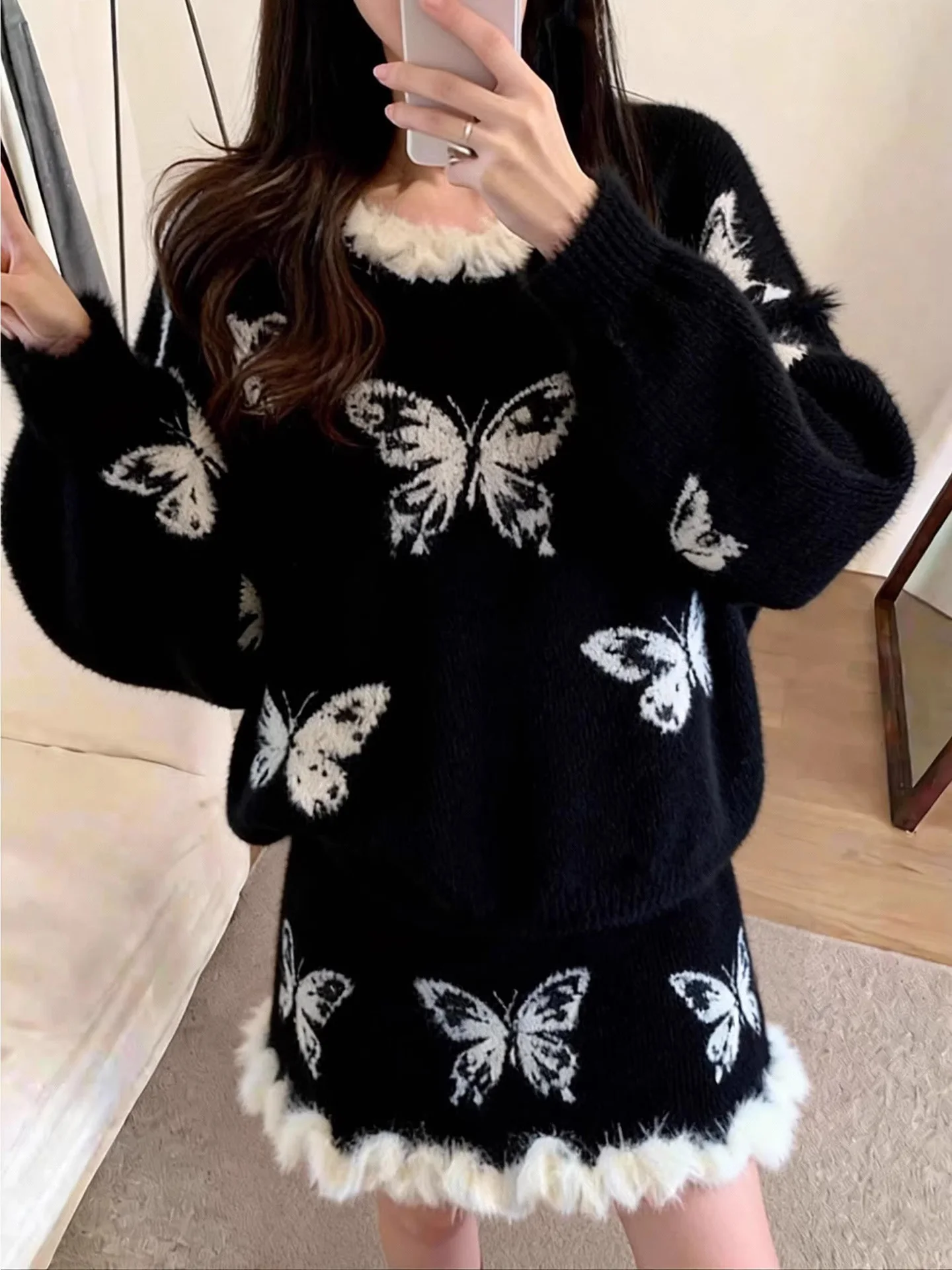 Женский вязаный комплект с принтом, юбка с высокой талией и длинный топ све, зимняя мода, повседневная одежда, теплая пушистая сращивание
Женский вязаный комплект с принтом, юбка с высокой талией и длинный топ све, зимняя мода, повседневная одежда, теплая пушистая сращивание