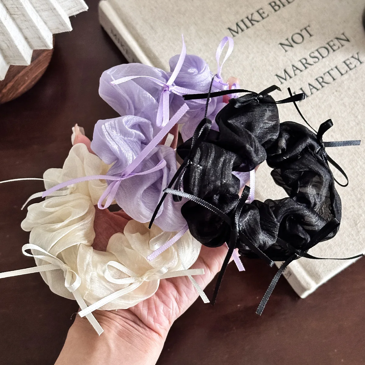 Fresh and delicate, ultra-fairy-like, sweet lace hair band for women, new ballet-style hair rope, high-quality bow hair accessor
Fresh and delicate, ultra-fairy-like, sweet lace hair band for women, new ballet-style hair rope, high-quality bow hair accessor