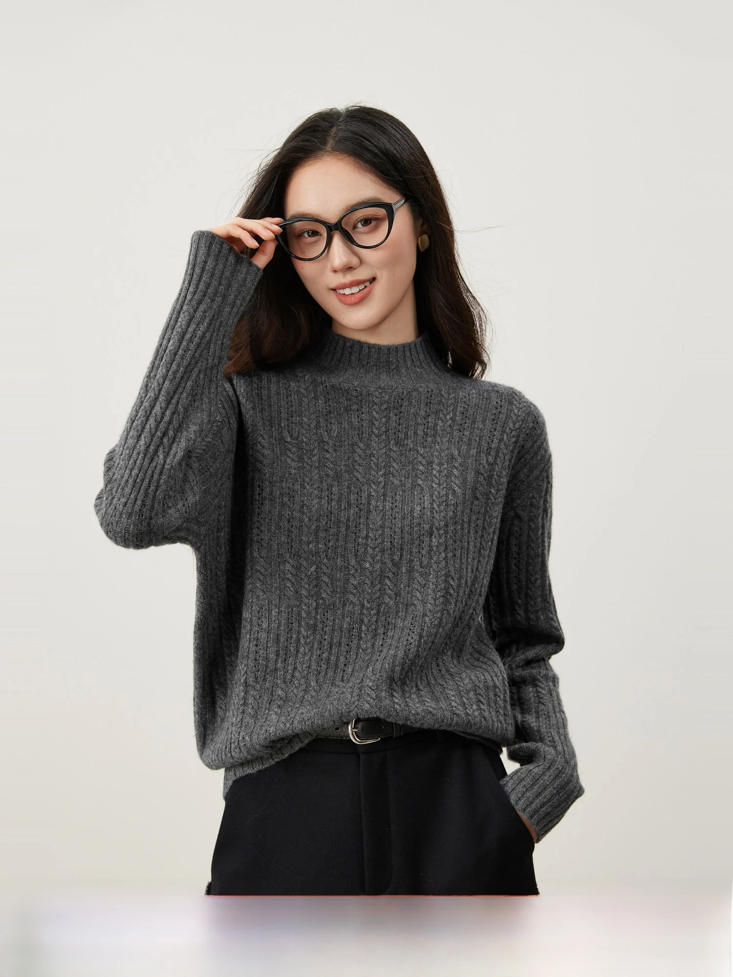 Warm Woolen Knitted Sweater Women's New Sle f High Collar Twist Flower Design Hollow out aron Pattern Autumn Faion
Warm Woolen Knitted Sweater Women's New Sle f High Collar Twist Flower Design Hollow out aron Pattern Autumn Faion