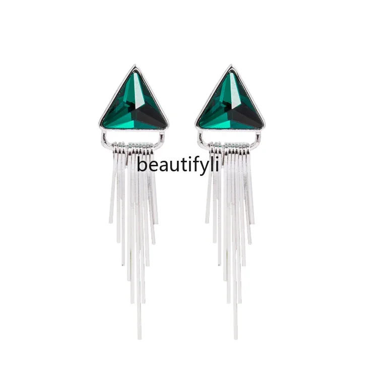 Crystal earrings, new, high-end sterling silver earrings, versatile long fringed temperament earrings.
Crystal earrings, new, high-end sterling silver earrings, versatile long fringed temperament earrings.