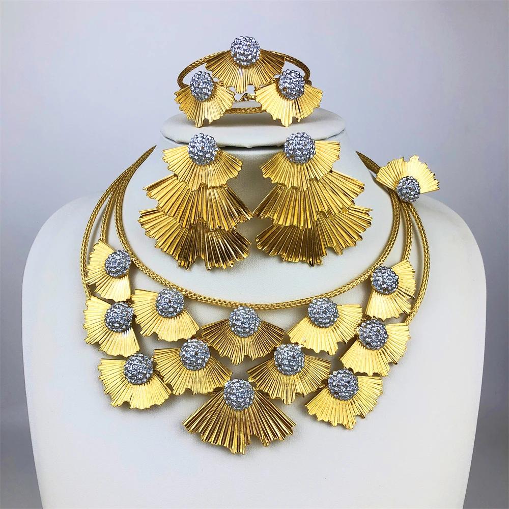 Дубай позолоченное ожерелье, серьги, кольца, браслеты, наборы для женщин, медный винтажный комплект ювелирных изделий в форме цветка для вечеринки, свадебные подарки
Дубай позолоченное ожерелье, серьги, кольца, браслеты, наборы для женщин, медный винтажный комплект ювелирных изделий в форме цветка для вечеринки, свадебные подарки
