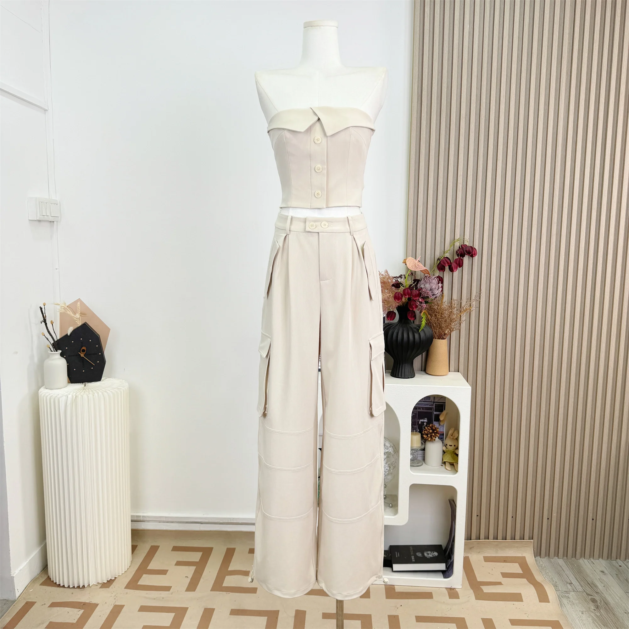 Suit Fabric Short Tube Top + Tooling Trousers Set 2 Piece Sets Womens Outfits
Suit Fabric Short Tube Top + Tooling Trousers Set 2 Piece Sets Womens Outfits