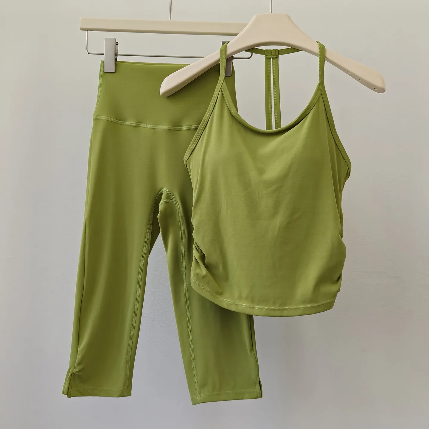Slim Fit Yoga Clothing Suit with Push-up Vest And Chest Pads High-Waisted Butt-Lifting Leggings Nude Running Fitness Bras Top
Slim Fit Yoga Clothing Suit with Push-up Vest And Chest Pads High-Waisted Butt-Lifting Leggings Nude Running Fitness Bras Top