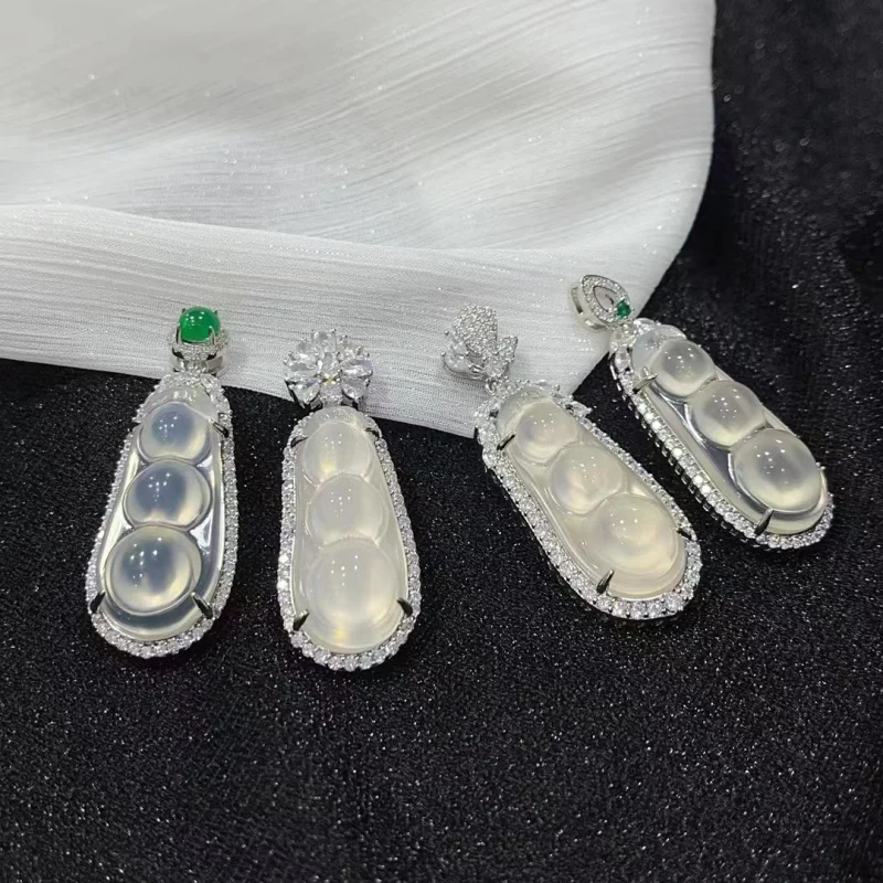 925 Silver Inlaid Full Sauteed Green Beans-Like Pendant White Chalcedony Fu Dou Gao Bing Jade Pe
925 Silver Inlaid Full Sauteed Green Beans-Like Pendant White Chalcedony Fu Dou Gao Bing Jade Pe