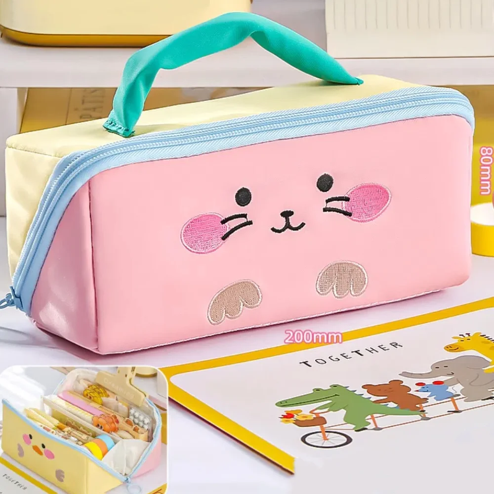 Большой вместительный пенал с героями мультфильмов, утка, кролик, динозавр, косметичка для хранения, корейская сумка-карандаш, ручная 6-слойная косметичка
Большой вместительный пенал с героями мультфильмов, утка, кролик, динозавр, косметичка для хранения, корейская сумка-карандаш, ручная 6-слойная косметичка