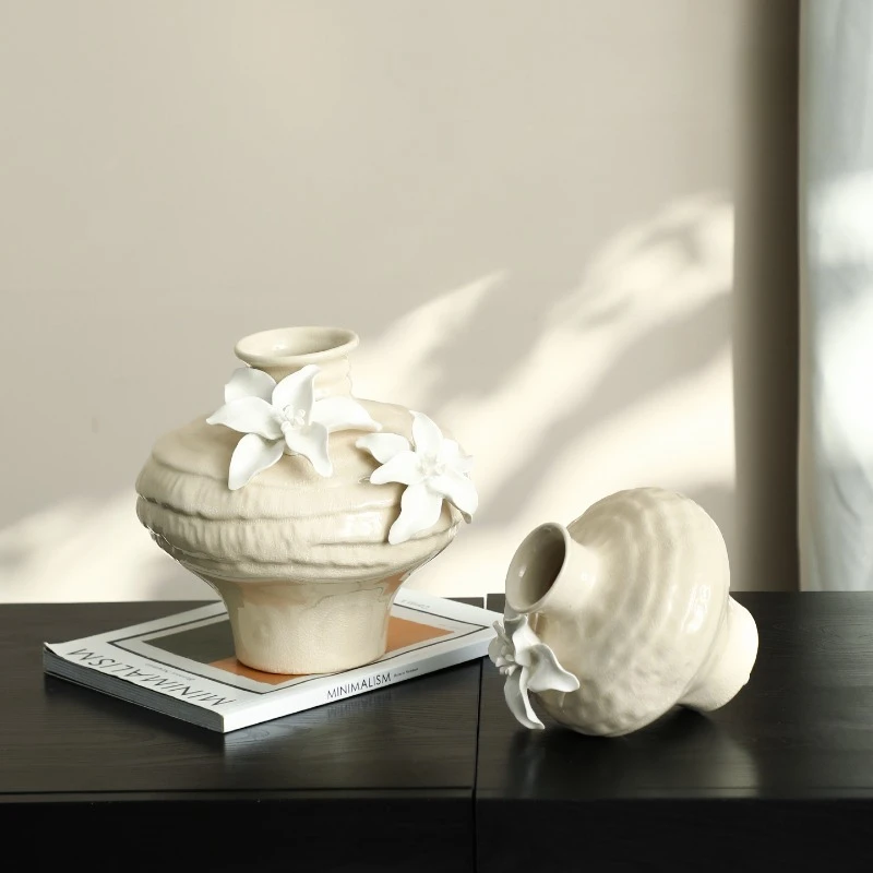 ins wind cream white three-dimensional flower ceramic vase, high-end dining table decorative flower arrangement device
ins wind cream white three-dimensional flower ceramic vase, high-end dining table decorative flower arrangement device