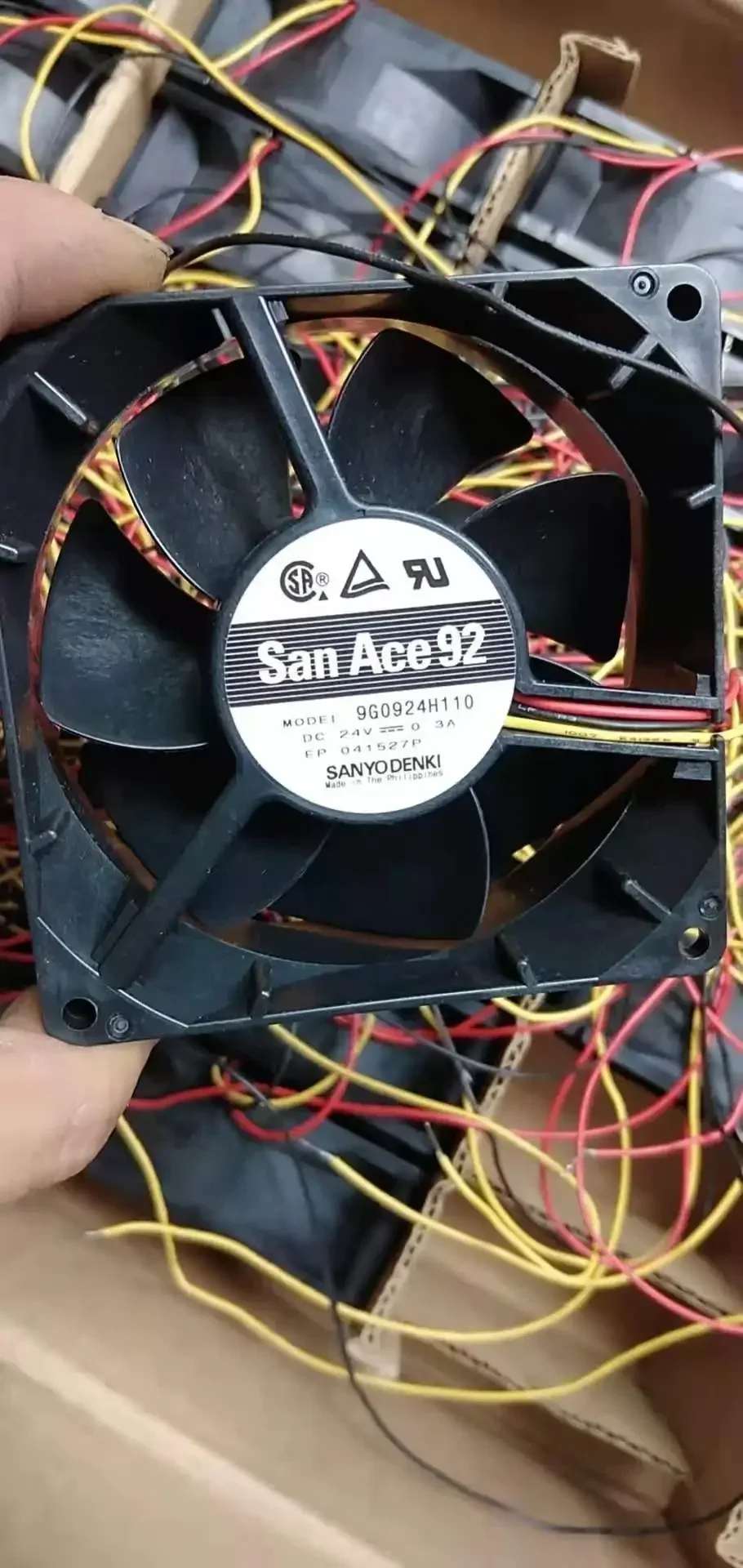 SANYO DENKI 9G0924H110 DC 24V 0.3A 90x90x38mm 3-Wire Server Cooling Fan
SANYO DENKI 9G0924H110 DC 24V 0.3A 90x90x38mm 3-Wire Server Cooling Fan