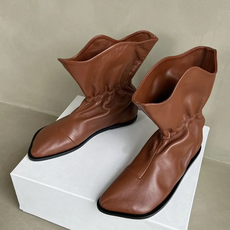 Retro pleated pile up boots for women brown slanted square head with raised inner short boots handsome and slim mid length boots
Retro pleated pile up boots for women brown slanted square head with raised inner short boots handsome and slim mid length boots