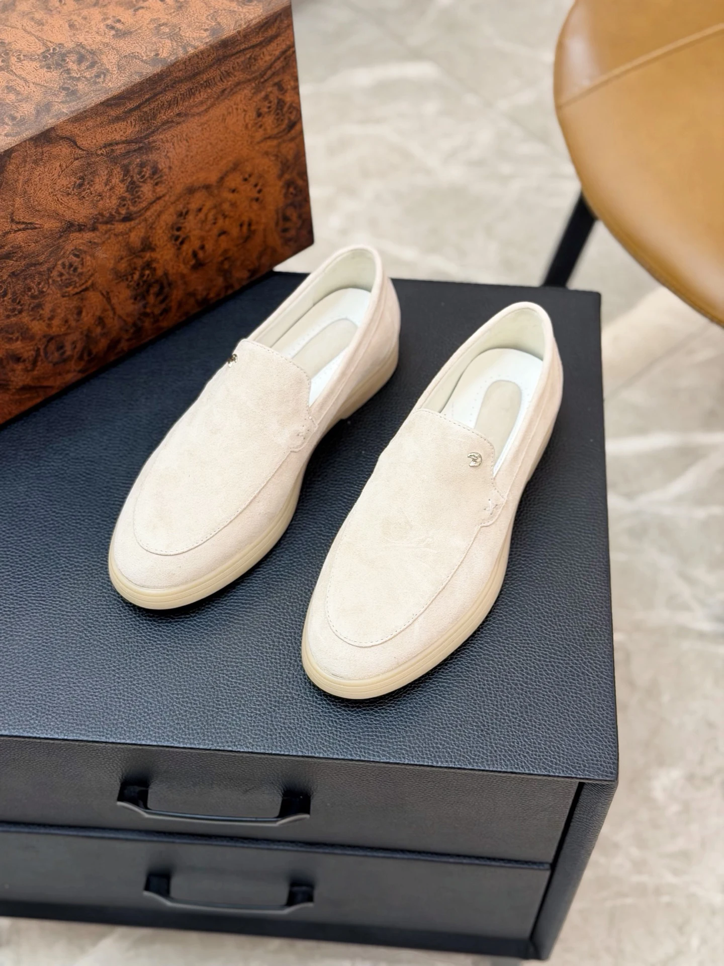 Обувь OECHSLI из воловьей кожи, новинка 2026 года, кроссовки, спортивные, деловые, из натуральной кожи, удобные, высокого качества, мужские, европейские большие размеры 38-47.
Обувь OECHSLI из воловьей кожи, новинка 2026 года, кроссовки, спортивные, деловые, из натуральной кожи, удобные, высокого качества, мужские, европейские большие размеры 38-47.