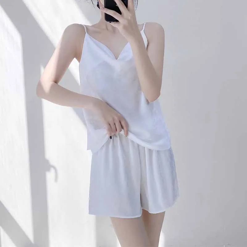 2026 Summer New Ice Silk Pajamas Ladies Sexy Ultra-Thin V-Neckline Sleepwear 2 Pcs Top&shorts Backless Home Clothes Nightwear
2026 Summer New Ice Silk Pajamas Ladies Sexy Ultra-Thin V-Neckline Sleepwear 2 Pcs Top&shorts Backless Home Clothes Nightwear