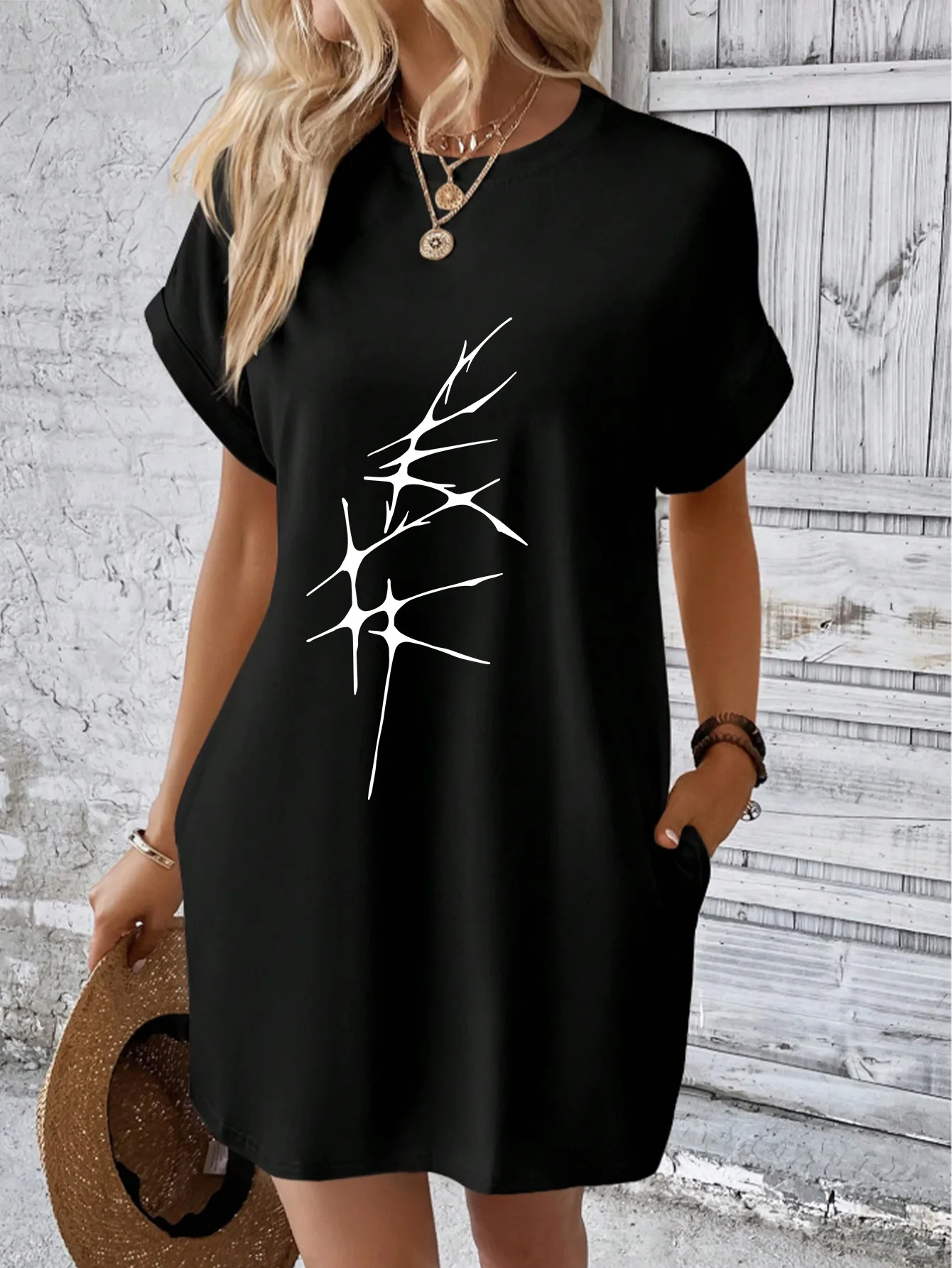 Fashion women's black crew neck dress, premium Sorona fabric, with white abstract line print, stylish and versatile.
Fashion women's black crew neck dress, premium Sorona fabric, with white abstract line print, stylish and versatile.