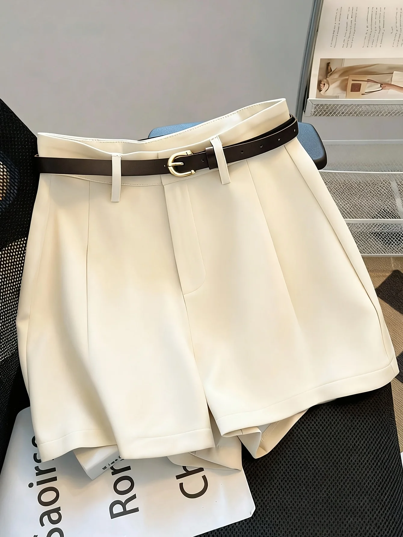 Women's Solid Color Mid High Waist Shorts Belted Non Stretch Summer Pants for Office Casual Wear
Women's Solid Color Mid High Waist Shorts Belted Non Stretch Summer Pants for Office Casual Wear