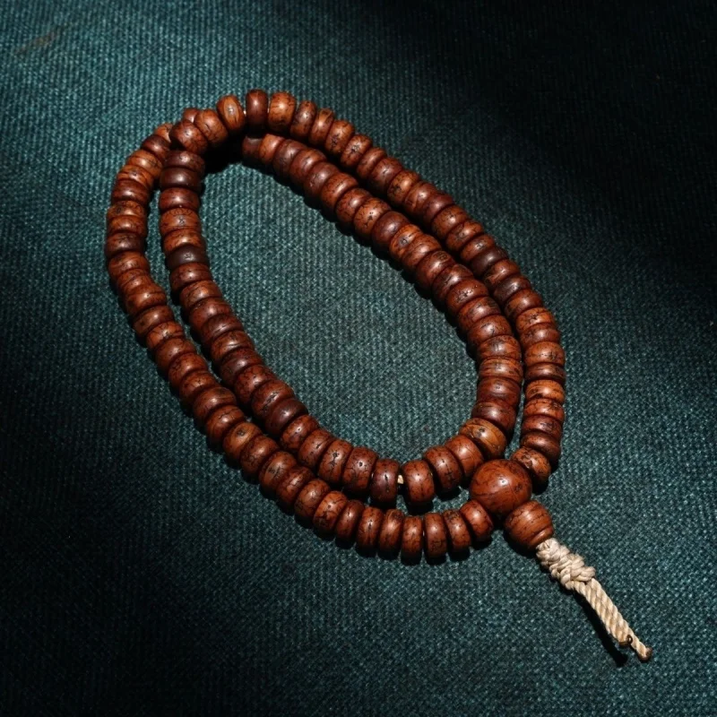 Phoenix Eye Bodhi 108-bead Buddhist necklace for men and women, weighs 95 grams, beads are about 1.2cm in diameter, total length
Phoenix Eye Bodhi 108-bead Buddhist necklace for men and women, weighs 95 grams, beads are about 1.2cm in diameter, total length